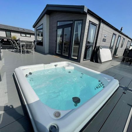 Indulgence Lakeside Lodge I3 With Hot Tub, Private Fishing Peg Situated At Tattershall Lakes Country Park Ngoại thất bức ảnh