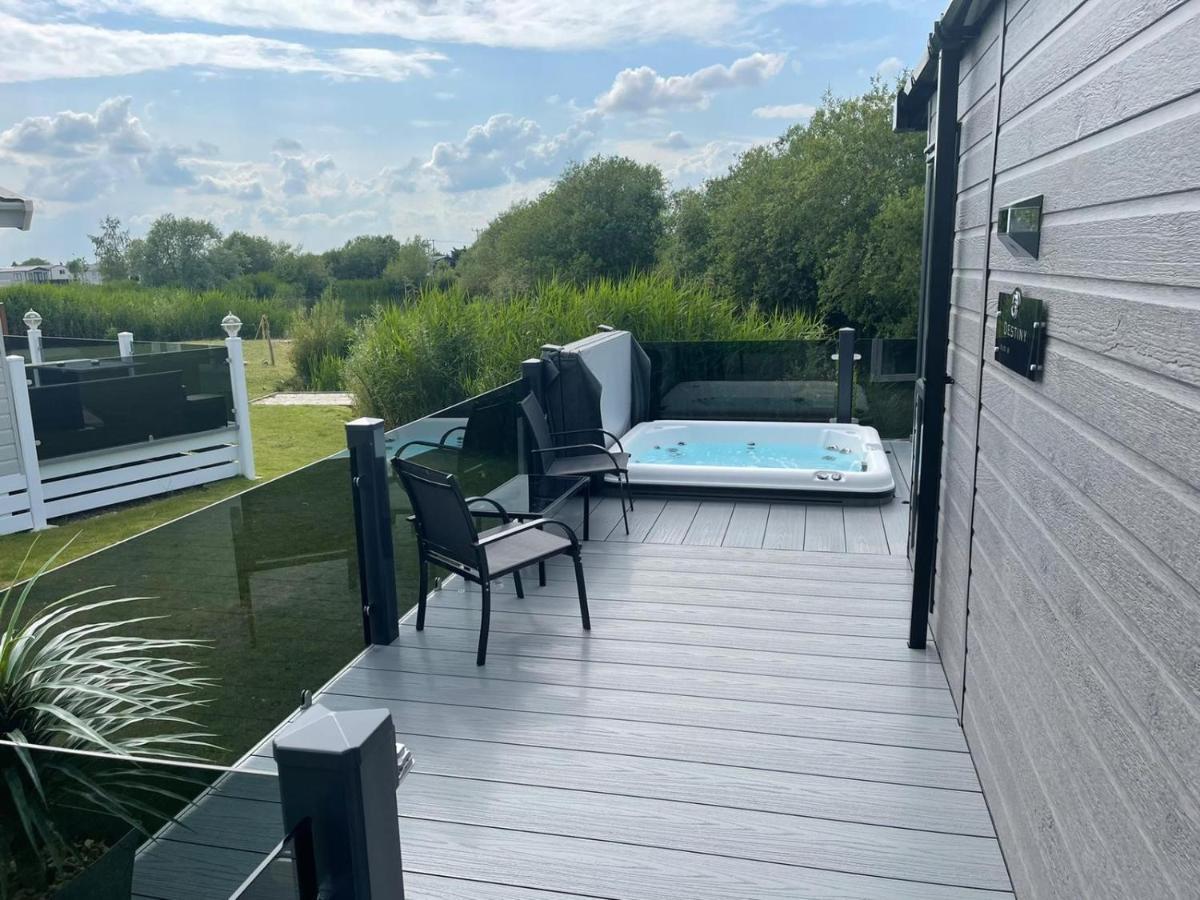 Indulgence Lakeside Lodge I3 With Hot Tub, Private Fishing Peg Situated At Tattershall Lakes Country Park Ngoại thất bức ảnh