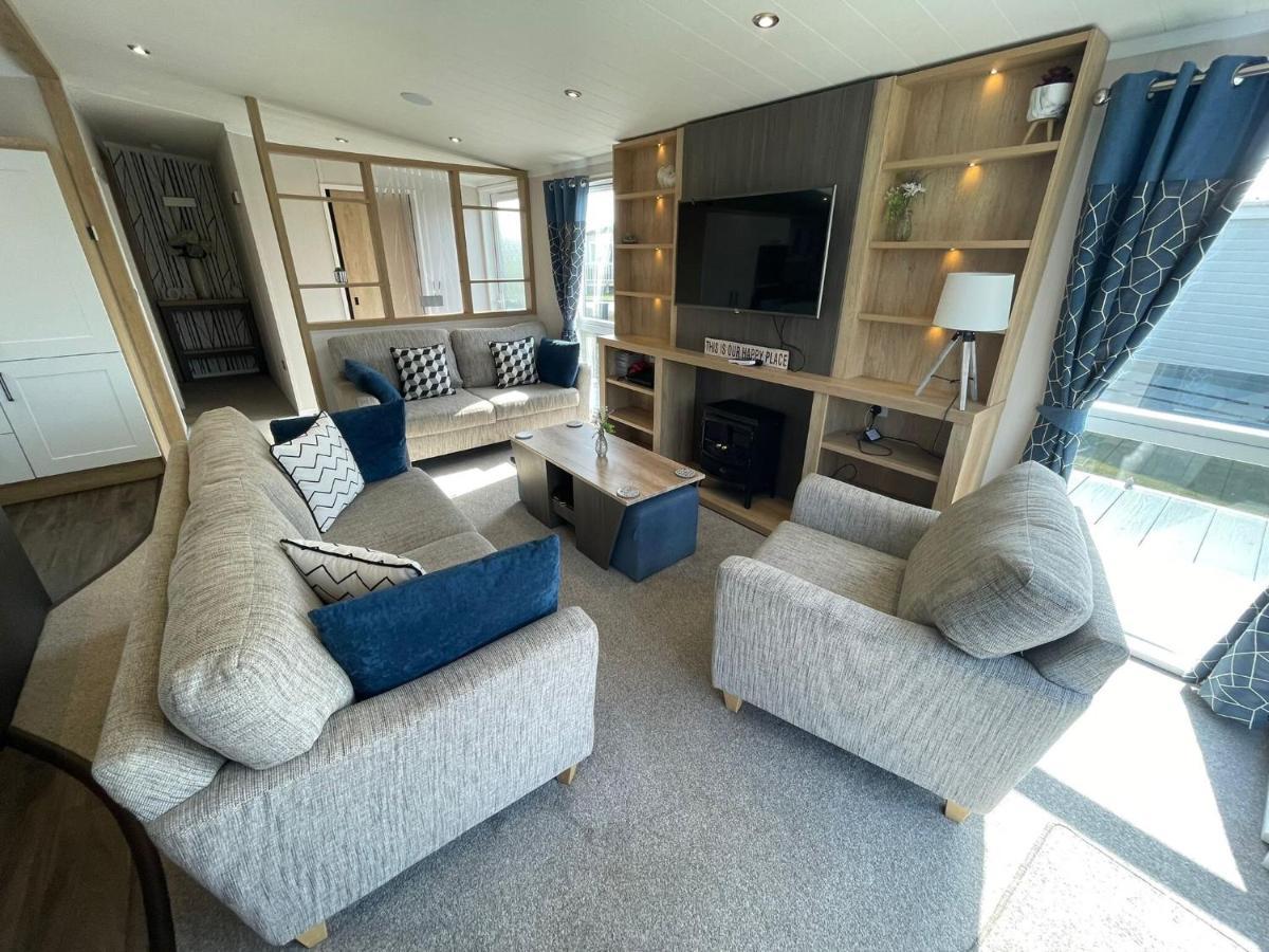 Indulgence Lakeside Lodge I3 With Hot Tub, Private Fishing Peg Situated At Tattershall Lakes Country Park Ngoại thất bức ảnh