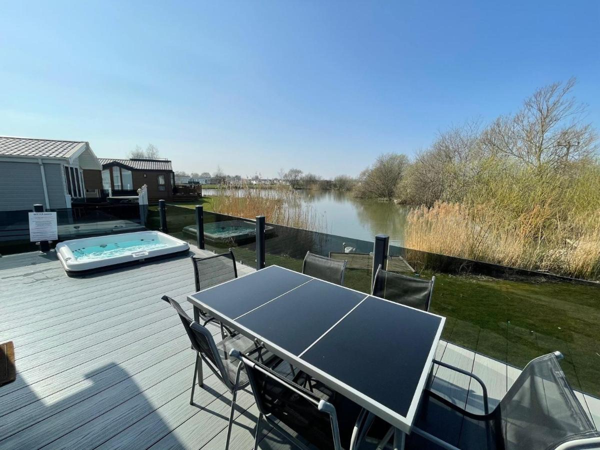 Indulgence Lakeside Lodge I3 With Hot Tub, Private Fishing Peg Situated At Tattershall Lakes Country Park Ngoại thất bức ảnh